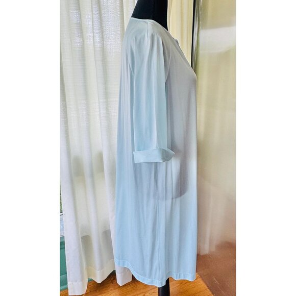 Vintage 1960s peignoir, pastel blue robe, front buttons, raglan sleeves - Picture 5 of 9